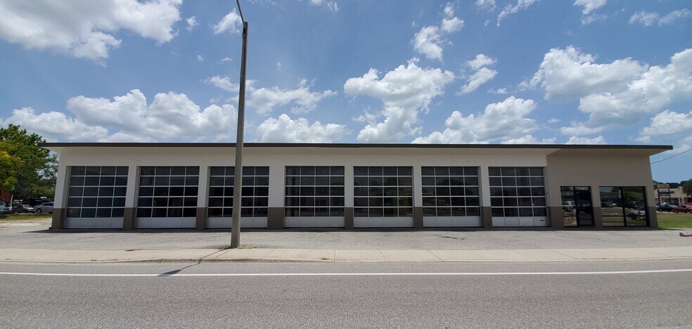 Primary Photo Of 2022 12th St, Sarasota Auto Repair For Lease