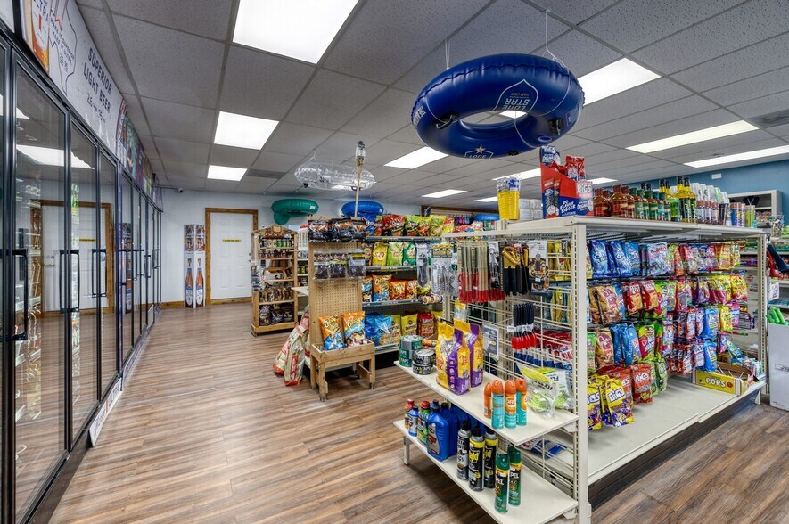 More Photos Of 49 Encino Dr, Concan Convenience Store For Sale