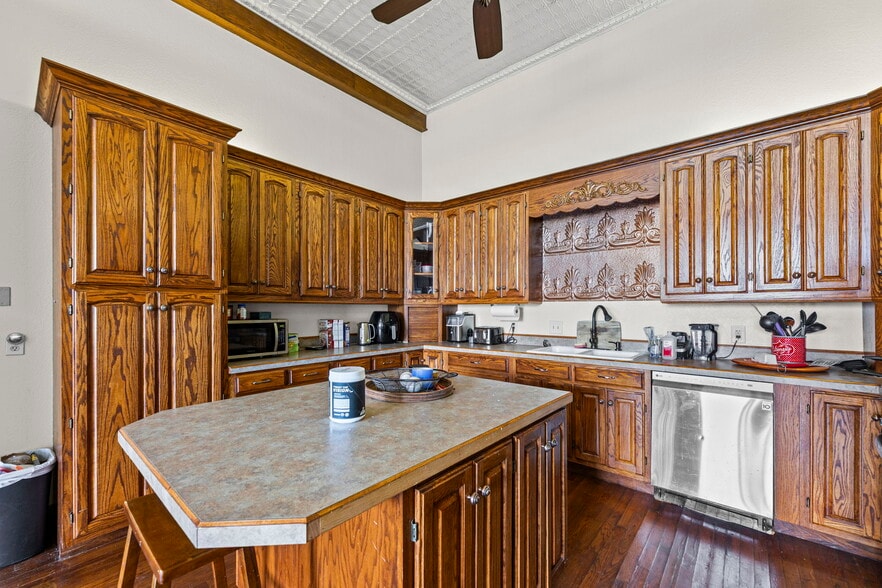 More Photos Of 415 W Madison Ave, Iola Restaurant For Sale