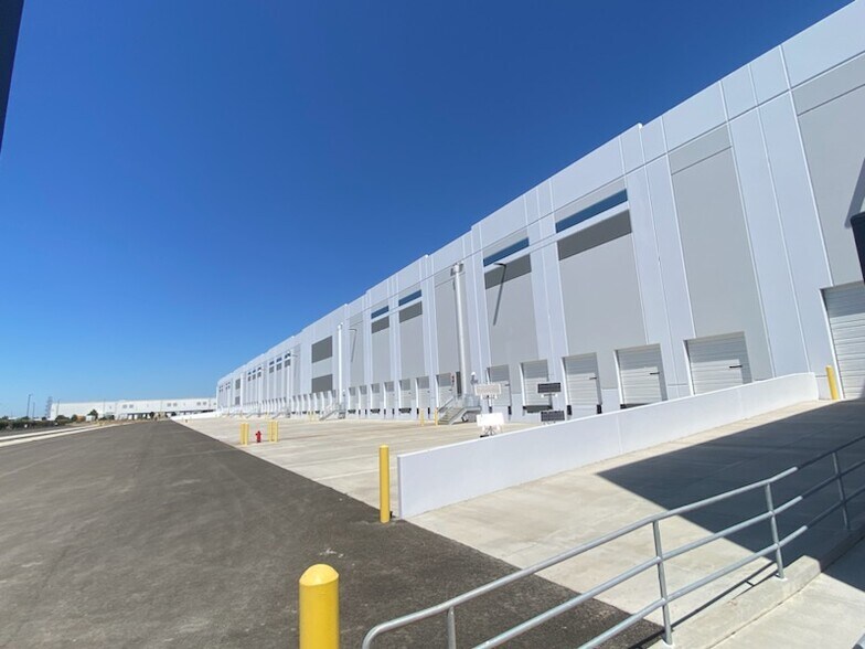 More Photos Of 1269 E Grant Line Rd, Tracy Distribution For Lease