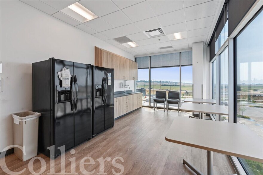 More Photos Of 875 S Vanguard Way, Meridian Medical For Lease