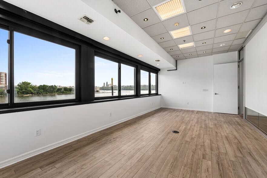 More Photos Of 115 River Rd, Edgewater Restaurant For Lease