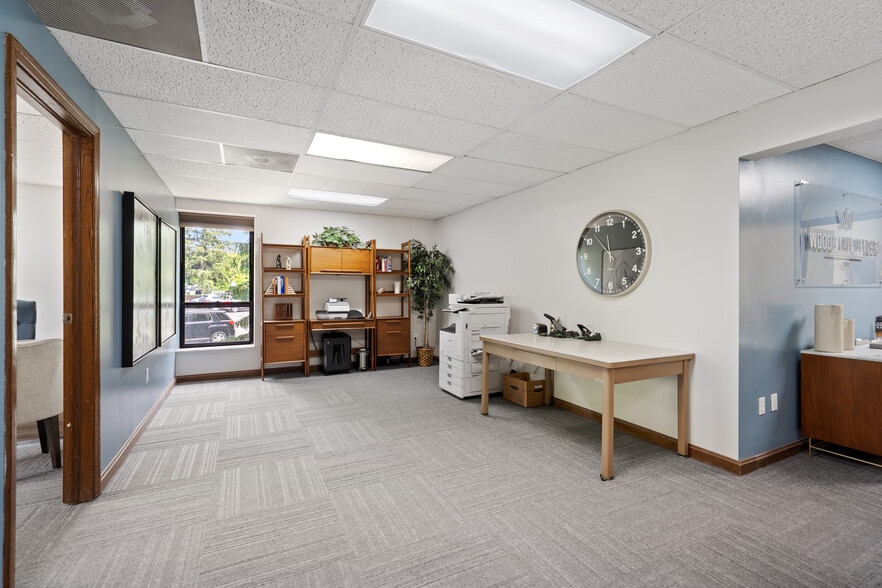 More Photos Of 200 Commerce Dr, Coraopolis Office For Sale