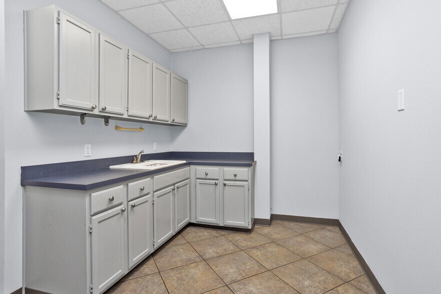 More Photos Of 1207 N Fm 3083 Rd, Conroe Distribution For Lease