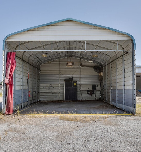 More Photos Of 926 W Division St, Arlington Flex For Sale