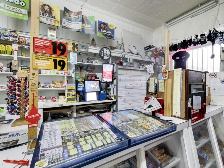 More Photos Of 44 Francis St, Hamilton Flex For Sale