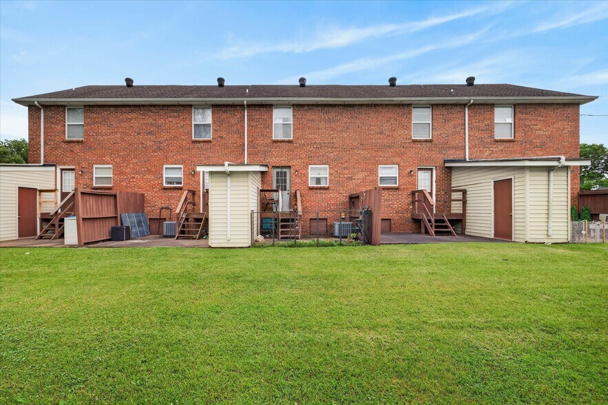 More Photos Of 1531 E Knollwood Cir, Clarksville Apartments For Sale
