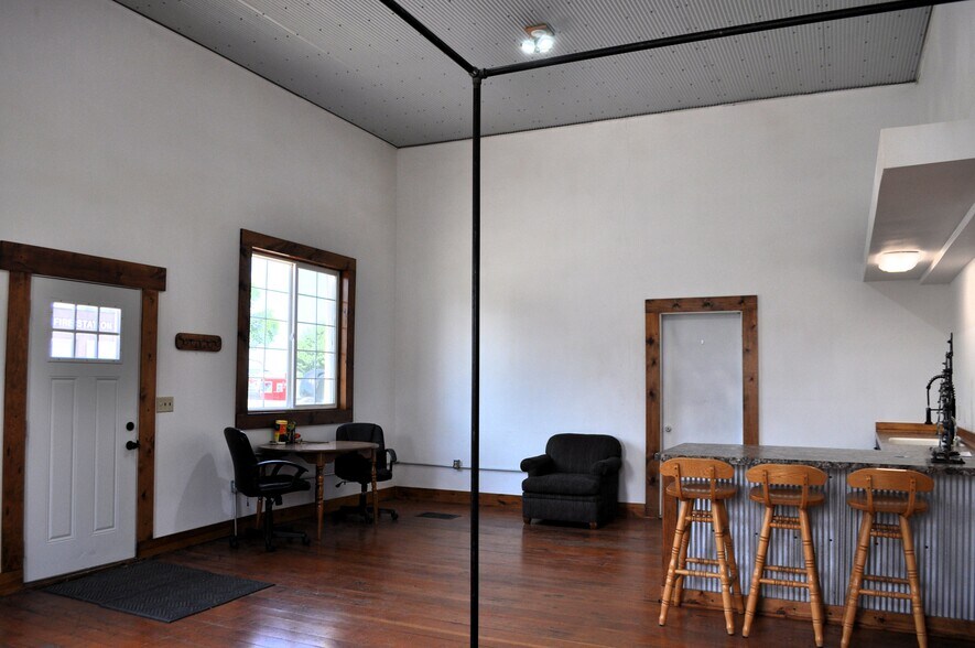 More Photos Of 910 Main Ave, Washburn Light Manufacturing For Sale