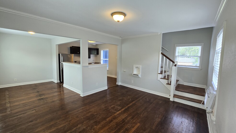 More Photos Of 261 Claremont Ave, San Antonio Multifamily For Sale