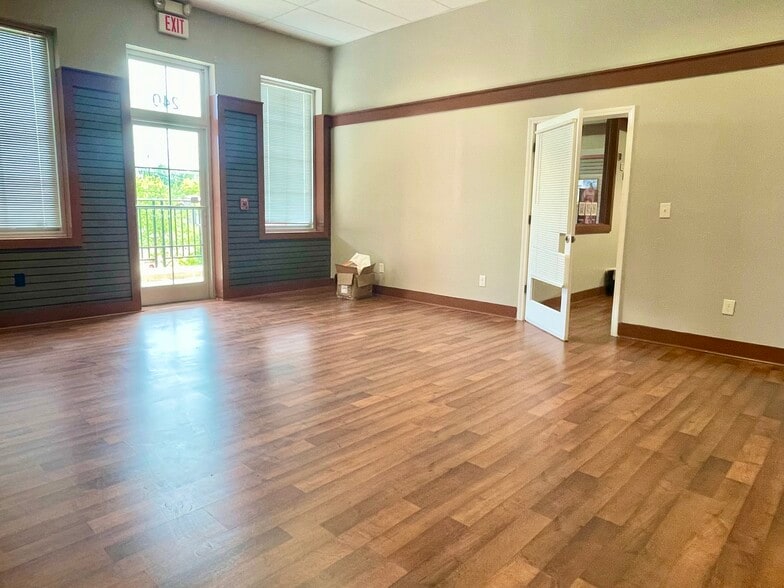 More Photos Of 10230 Berkeley Place Dr, Charlotte Storefront Retail Office For Sale