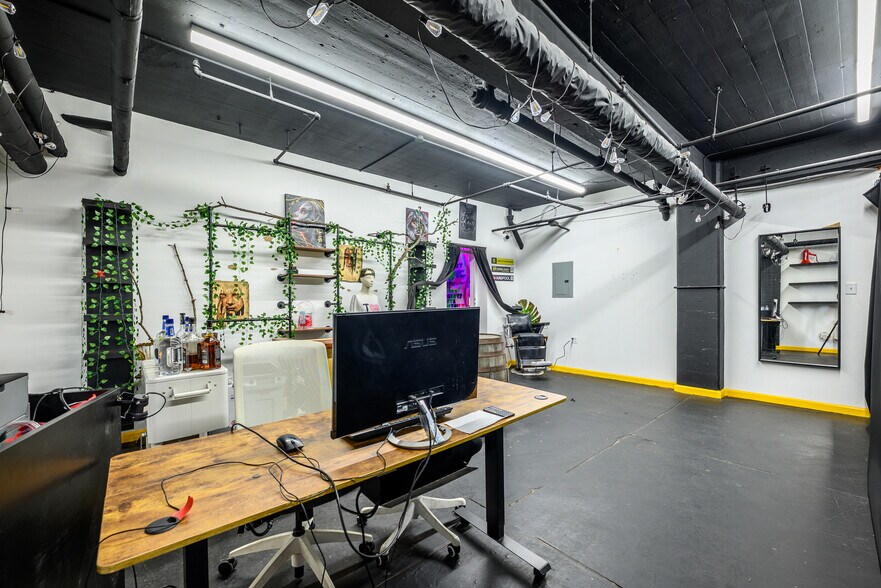 More Photos Of 86-90 Forrest St, Jersey City Warehouse For Lease