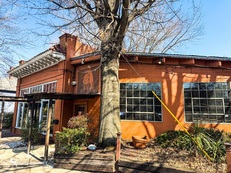 More Photos Of 242 SE Boulevard, Atlanta Restaurant For Sale