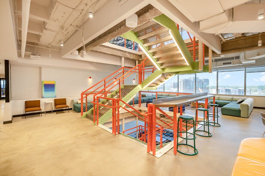 More Photos Of 128 S Tryon St, Charlotte Office For Lease