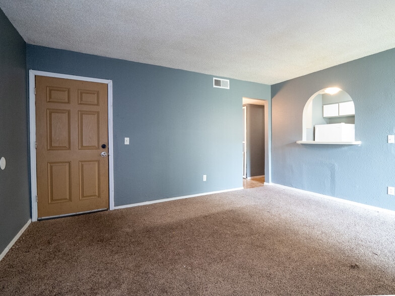 More Photos Of 5924 NW 10th St, Oklahoma City Apartments For Sale