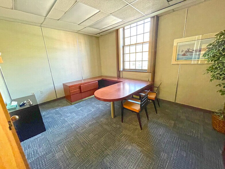More Photos Of 2 E Main St, Mechanicsburg Office For Sale