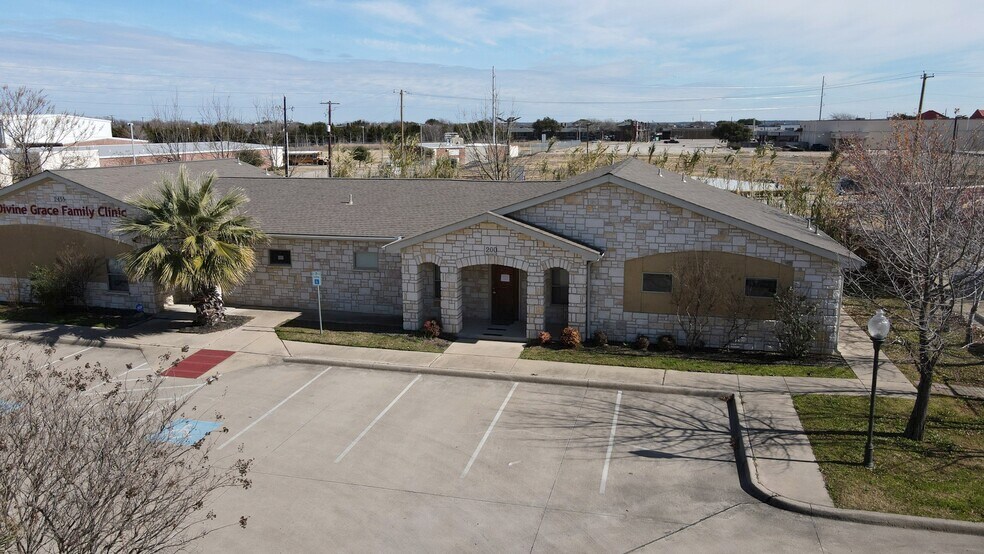 More Photos Of 2451-2461 Robinson Rd, Grand Prairie Medical For Sale