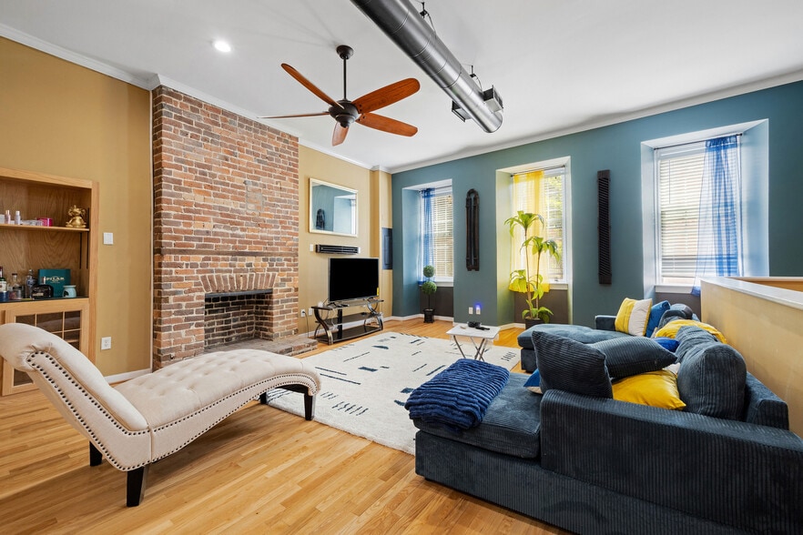 More Photos Of 23-25 W Old St, Petersburg Apartments For Sale