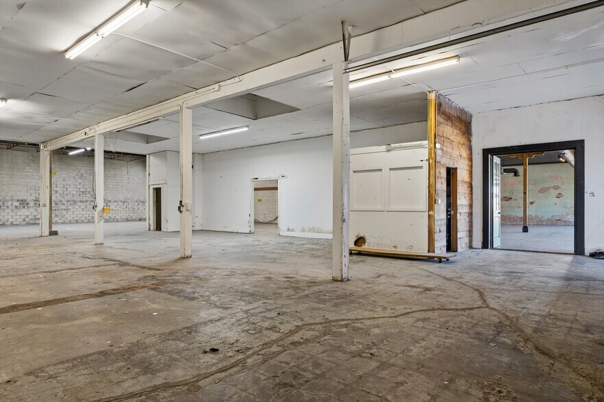 More Photos Of 215 N Western Ave, Oklahoma City Warehouse For Lease