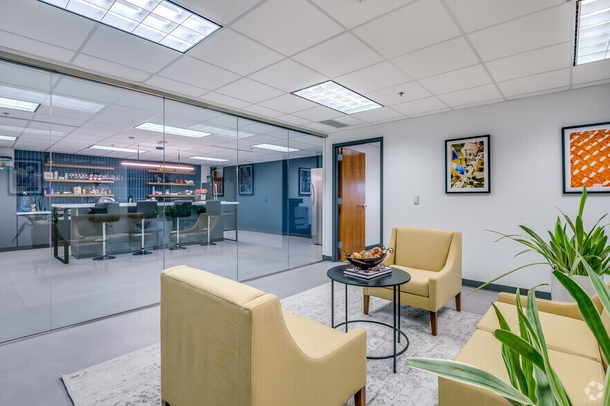 More Photos Of 2675 N Mayfair Rd, Wauwatosa Office For Lease