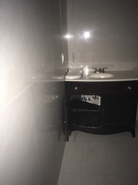 More Photos Of 8111-8119 NW 33rd St, Miami Warehouse For Sale