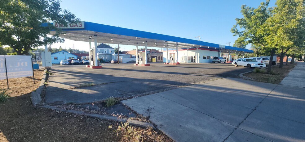 More Photos Of 522 S 6th St, Klamath Falls General Retail For Sale