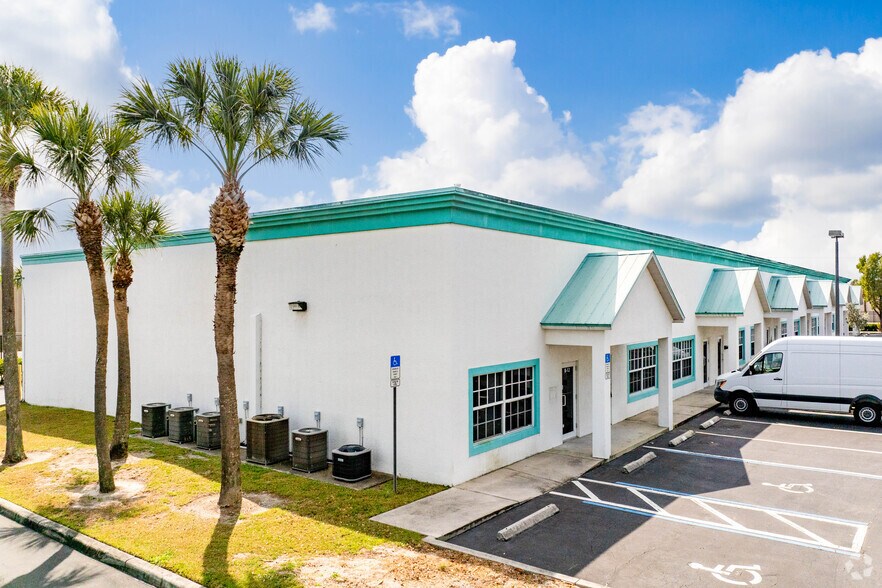 More Photos Of 3560 Work Dr, Fort Myers Warehouse For Lease