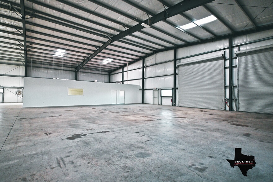 More Photos Of 12955 WRIGHT, Creedmoor Warehouse For Lease