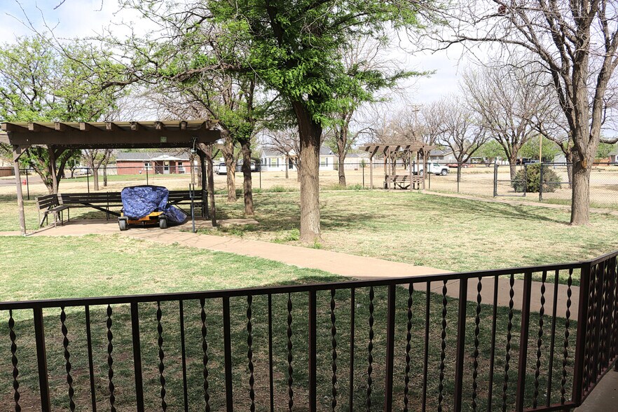 More Photos Of 202 W 3rd St, Hale Center Skilled Nursing Facility For Sale