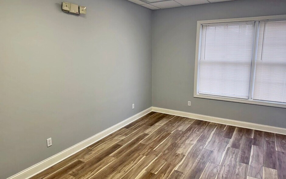 More Photos Of 8155 Annsbury Dr, Utica Office For Lease