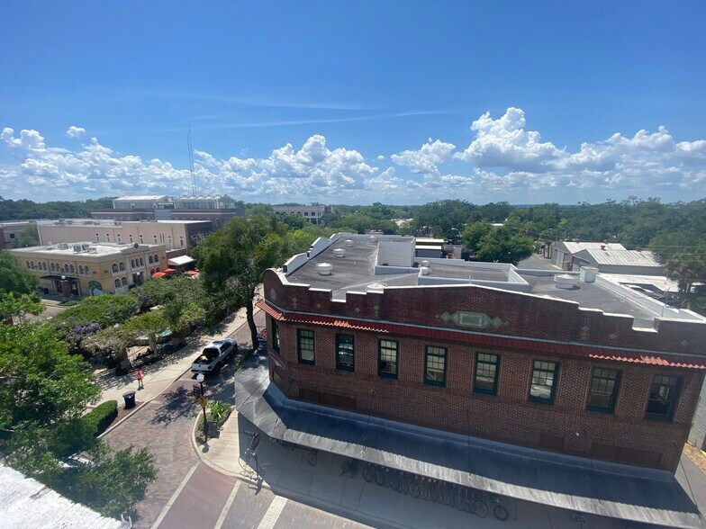 More Photos Of 99 W Plant St, Winter Garden Hotel For Sale