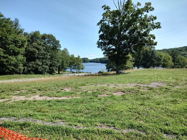 More Photos Of 1017 Riverside Dr, North Grosvenordale Bar For Sale