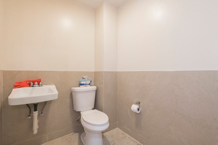 More Photos Of 4233-37 Park, Philadelphia Light Distribution For Sale