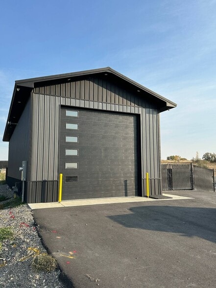 More Photos Of 6903 Backcountry Ave, Billings Distribution For Lease