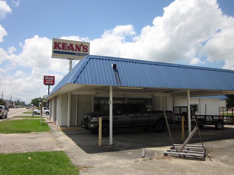 More Photos Of 311 S Burnside Ave, Gonzales Freestanding For Lease