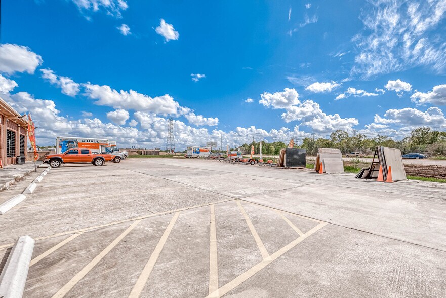 More Photos Of 15511 Highway 6, Rosharon Storefront Retail Office For Lease