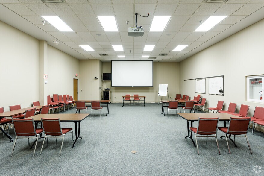 More Photos Of 35425 W Michigan Ave, Wayne Medical For Sale