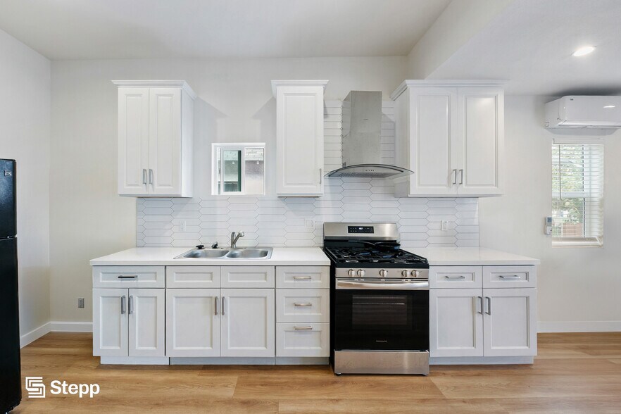 More Photos Of 1038 E 53rd St, Los Angeles Apartments For Sale