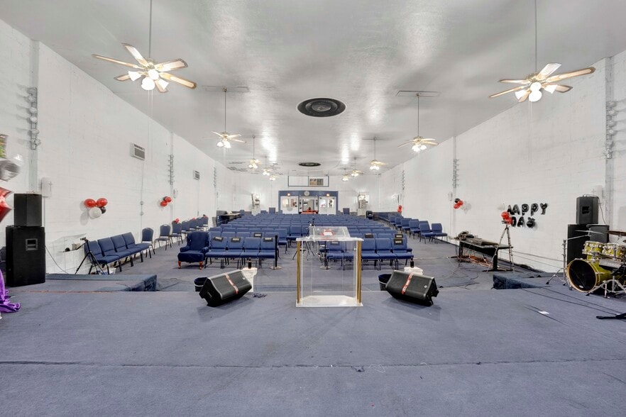 More Photos Of 3677 W Grand Ave, Chicago Religious Facility For Sale