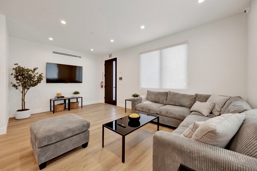 More Photos Of 7410 Denny Ave, Sun Valley Healthcare For Sale