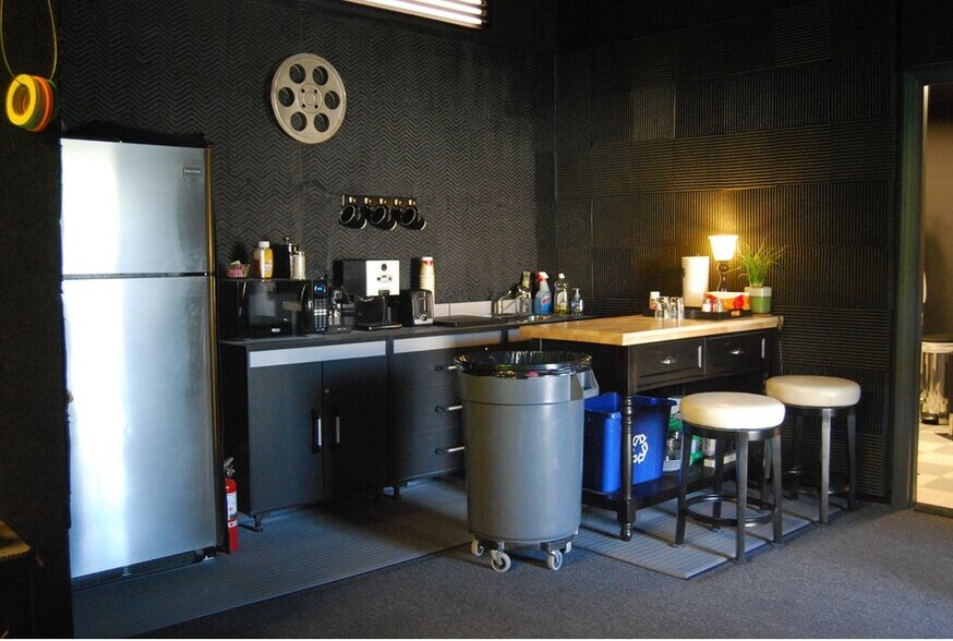 More Photos Of 8115 Foothill Blvd, Sunland Storefront Retail Office For Sale