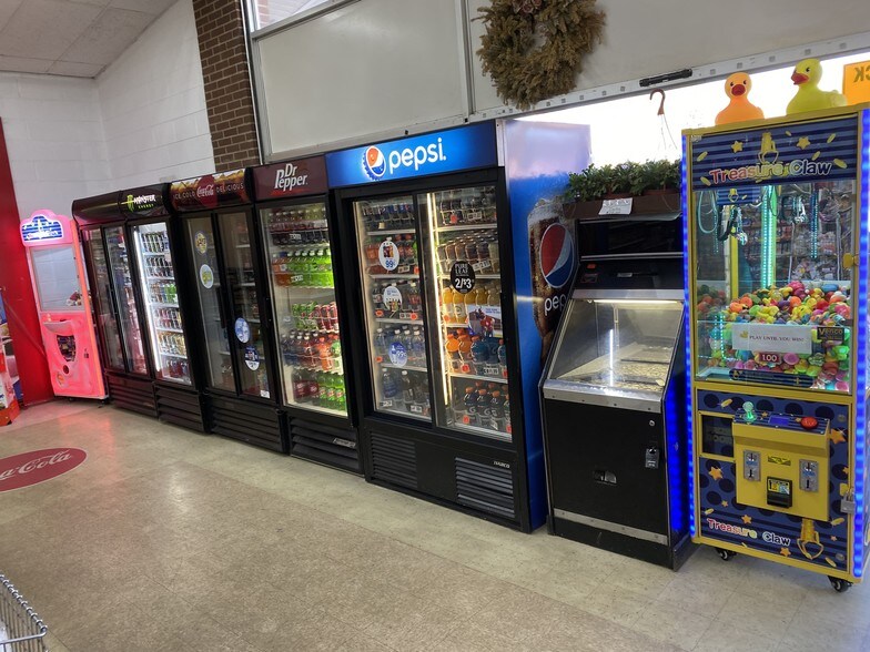 More Photos Of 139 W Craig St, Craigsville Supermarket For Sale