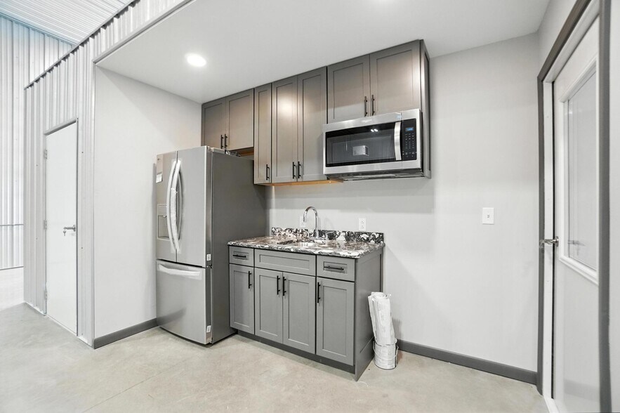 More Photos Of 126 Lotze St, Findlay Flex For Sale