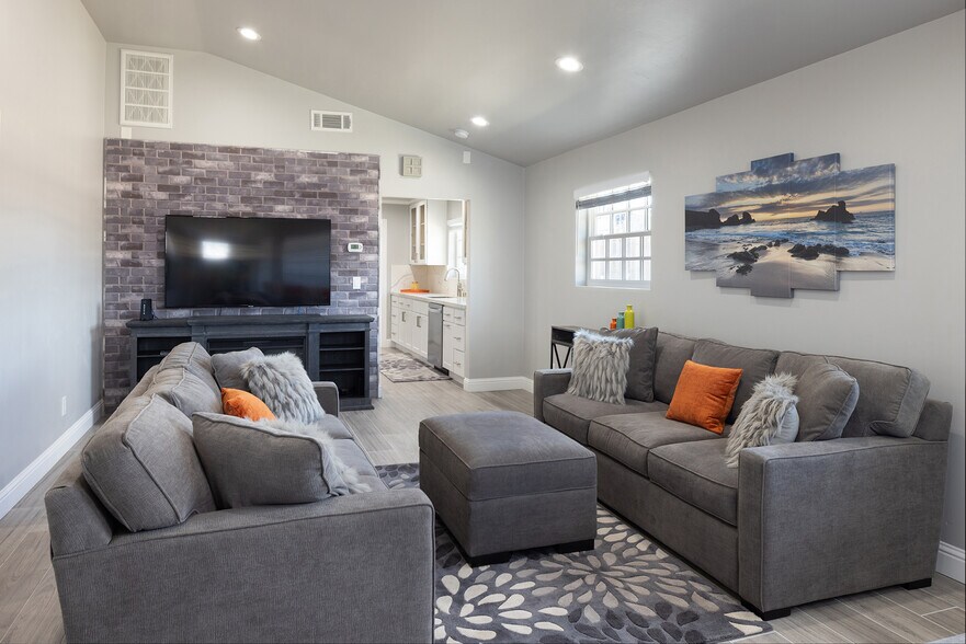 More Photos Of 7550-7552 Sandholdt Rd, Moss Landing Specialty For Sale