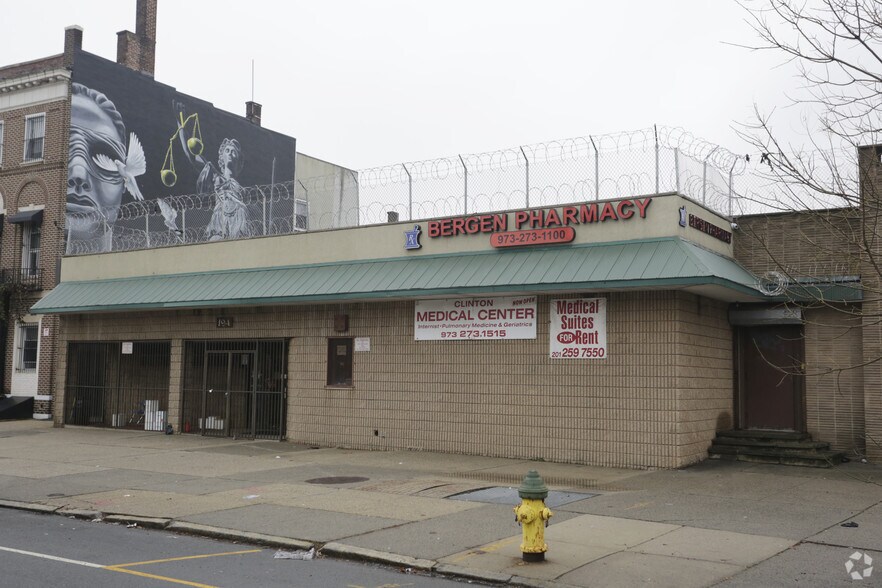 More Photos Of 194 Clinton Ave, Newark Office For Sale
