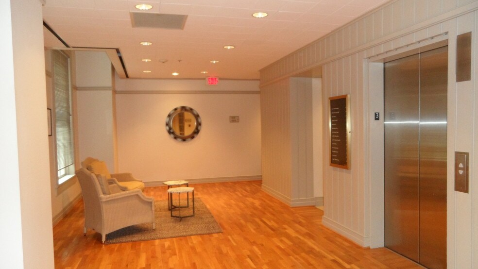 More Photos Of 2228 Mechanic St, Galveston Office For Sale