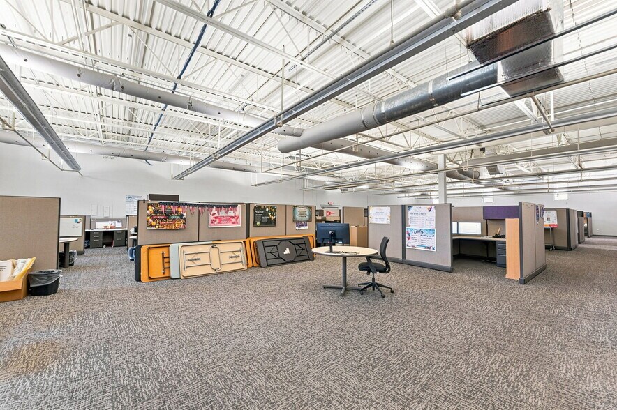 More Photos Of 1365 Hamlet Ave, Clearwater Flex For Lease