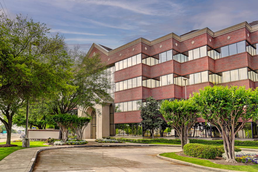 Primary Photo Of 14140 Southwest Fwy, Sugar Land Office For Lease