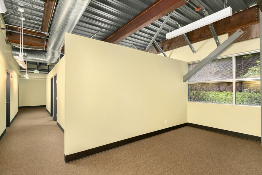 More Photos Of 11109 Slater Ave NE, Kirkland Office For Sale