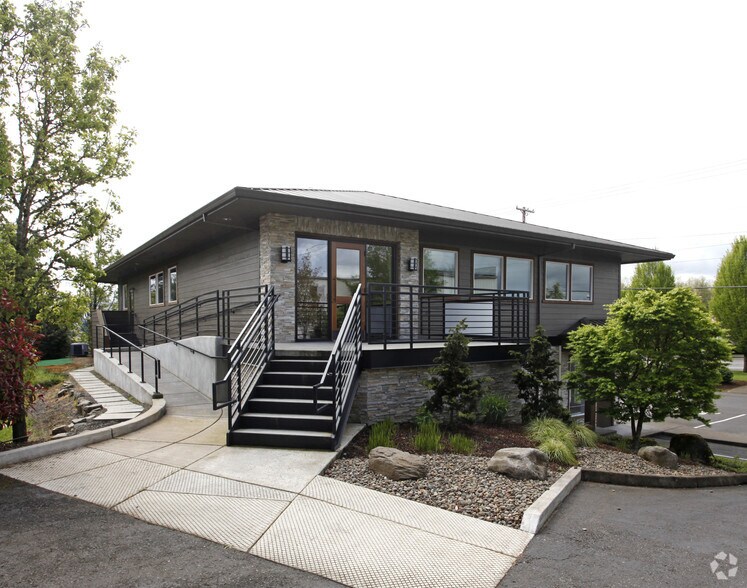 More Photos Of 1607 Beavercreek Rd, Oregon City Office For Sale