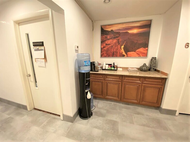 More Photos Of 14819 N Cave Creek Rd, Phoenix Office For Lease